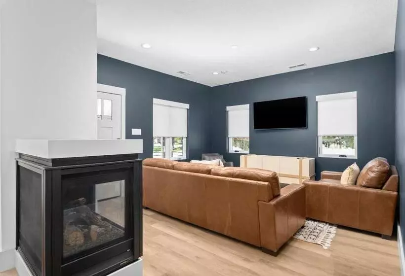 New Mountain Retreat With Hot Tub & Putting Green