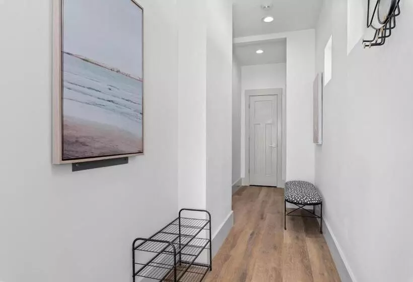 New Mountain Retreat With Hot Tub & Putting Green