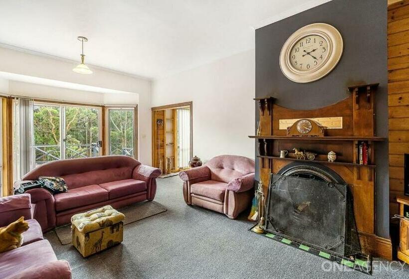 Old School Rocky Cape Guesthouse