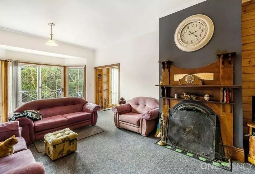 Old School Rocky Cape Guesthouse