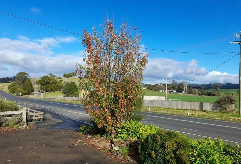 Old School Rocky Cape Guesthouse