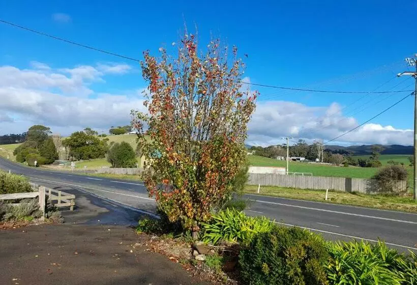 Old School Rocky Cape Guesthouse