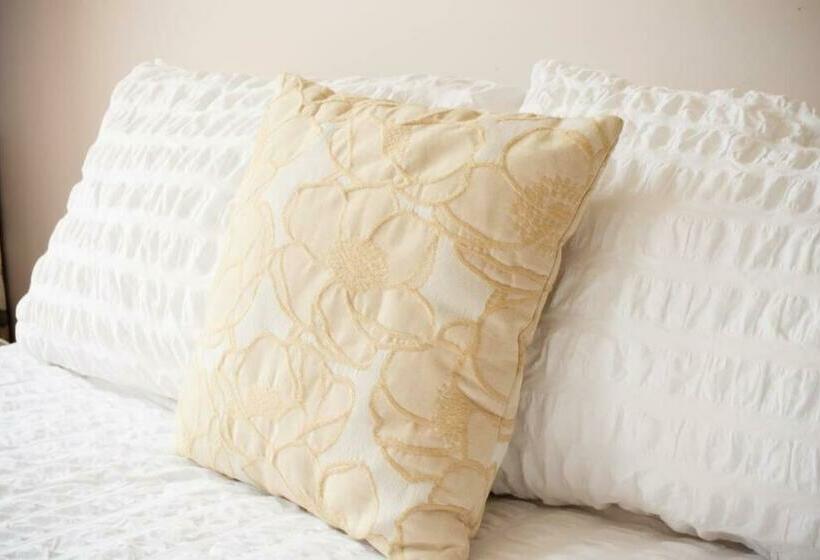 Rural Apartment With Stunning Views!