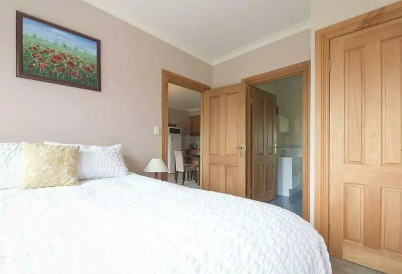 Rural Apartment With Stunning Views!