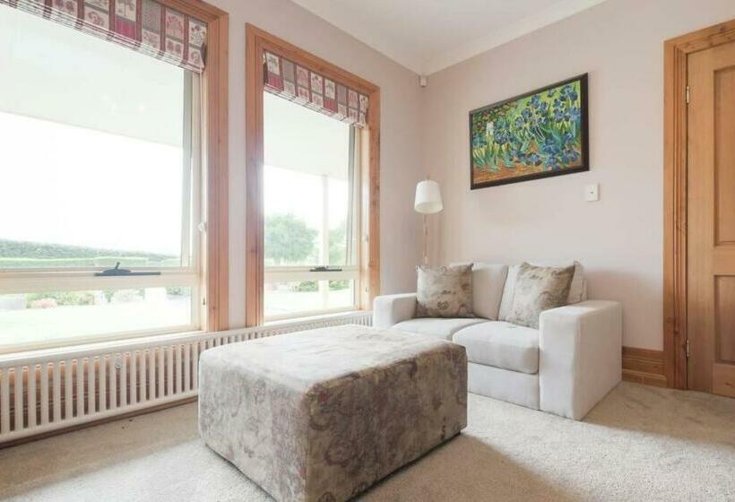 Rural Apartment With Stunning Views!