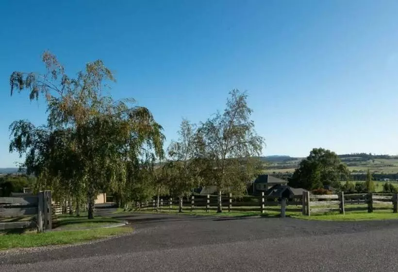 Rural Apartment With Stunning Views!