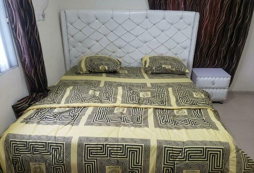 Deluxe 3 Br Apartment With Free Wifi