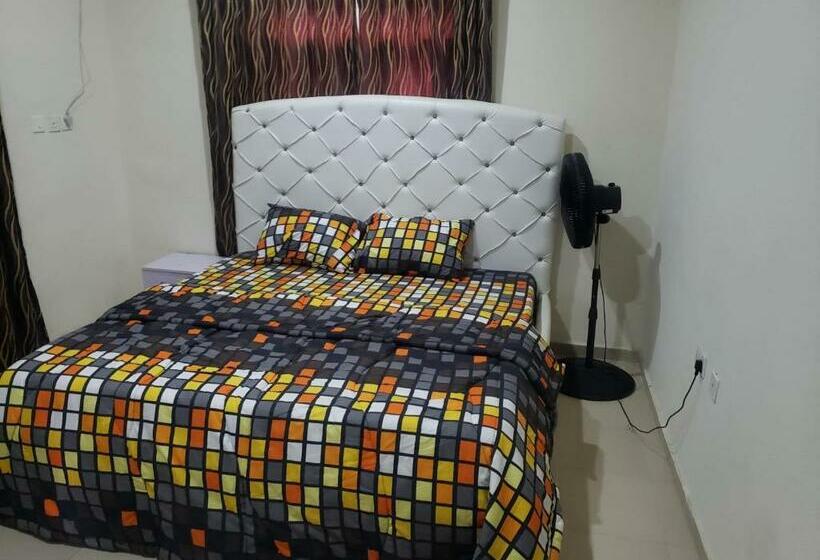 Deluxe 3 Br Apartment With Free Wifi