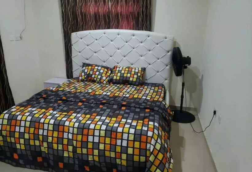 Deluxe 3 Br Apartment With Free Wifi