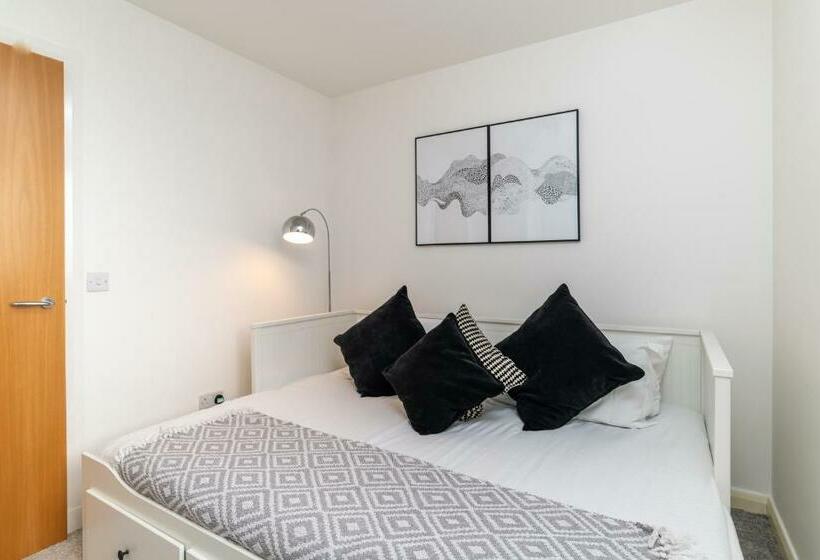 Executive Apartment, Free Parking, West End