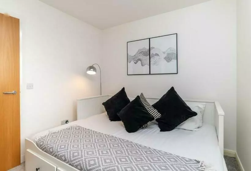 Executive Apartment, Free Parking, West End