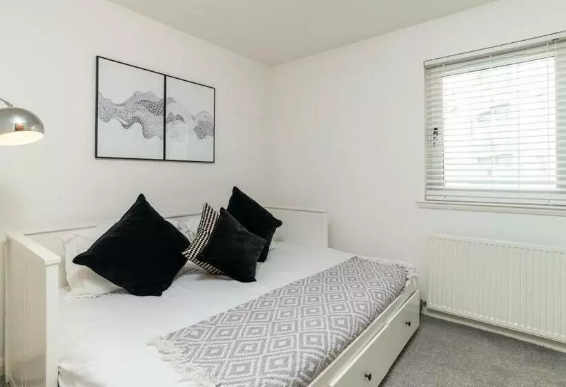 Executive Apartment, Free Parking, West End