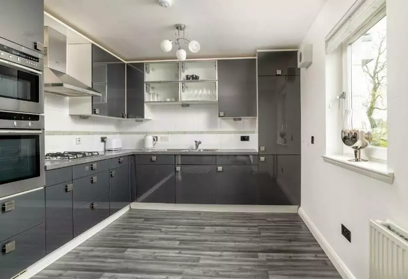 Executive Apartment, Free Parking, West End