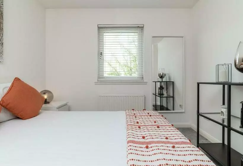 Executive Apartment, Free Parking, West End