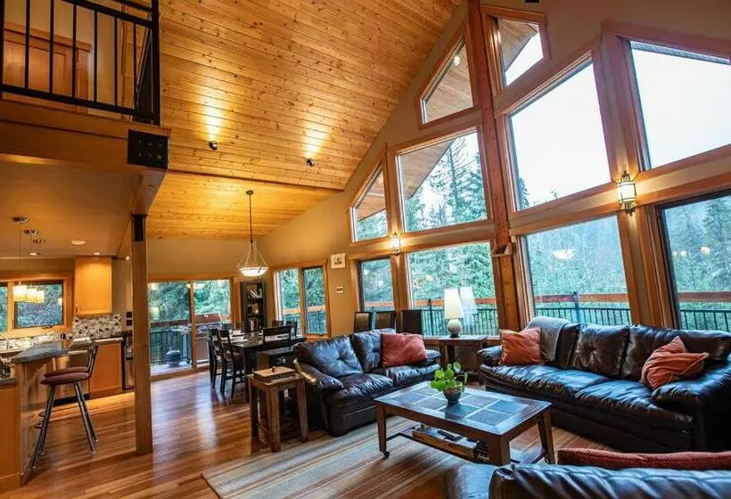 Begbie Snug By Revelstoke Vacations