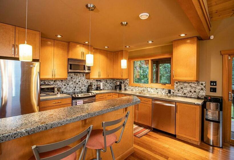 Begbie Snug By Revelstoke Vacations