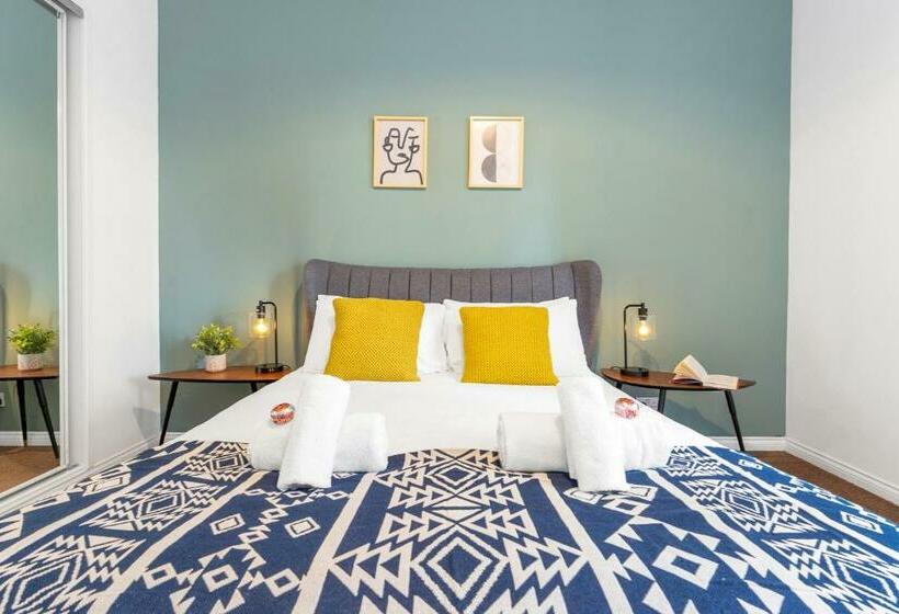 Cozy With Character Lovely Central Apartment