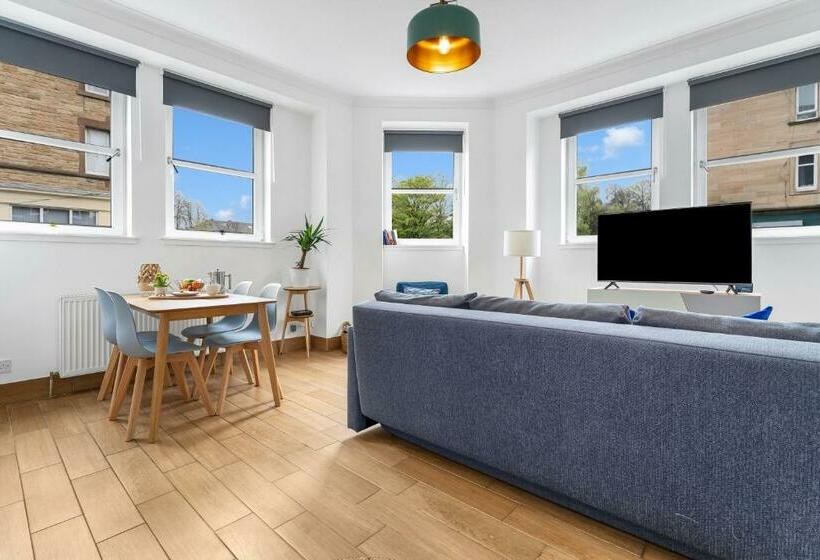 Cozy With Character Lovely Central Apartment