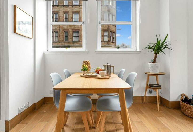 Cozy With Character Lovely Central Apartment