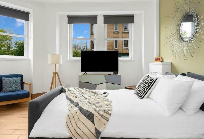 Cozy With Character Lovely Central Apartment