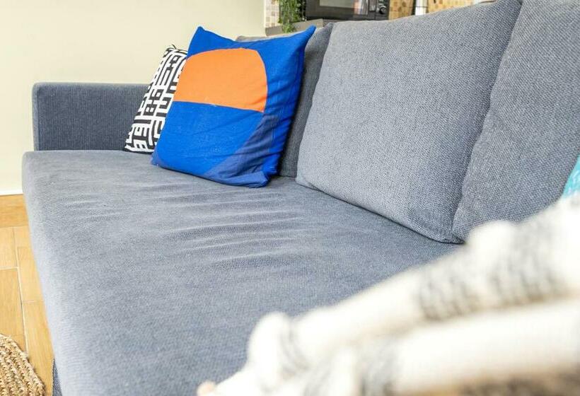 Cozy With Character Lovely Central Apartment