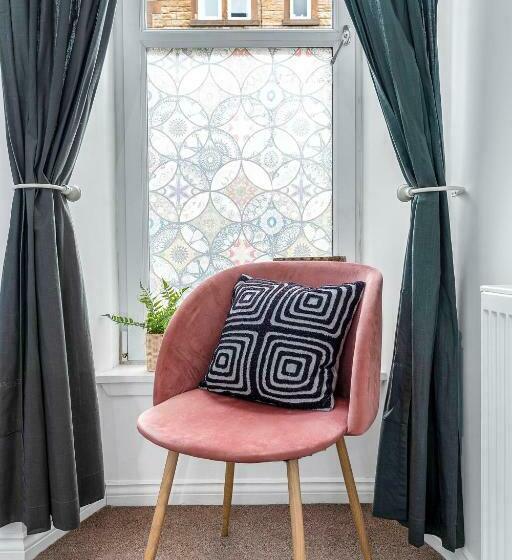 Cozy With Character Lovely Central Apartment