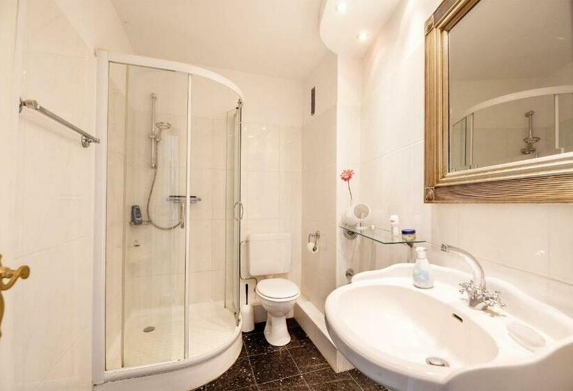 Ferienwohnung Mit Balkon Sonnig 4 Stock Schwimmbad Sauna Inklusive 100m Zum Strand