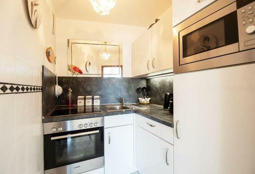 Ferienwohnung Mit Balkon Sonnig 4 Stock Schwimmbad Sauna Inklusive 100m Zum Strand