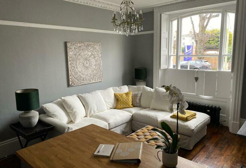 Chic Apt In Central Cheltenham