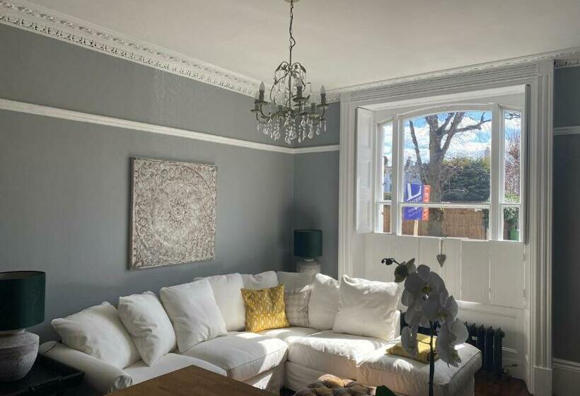 Chic Apt In Central Cheltenham