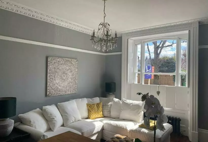Chic Apt In Central Cheltenham