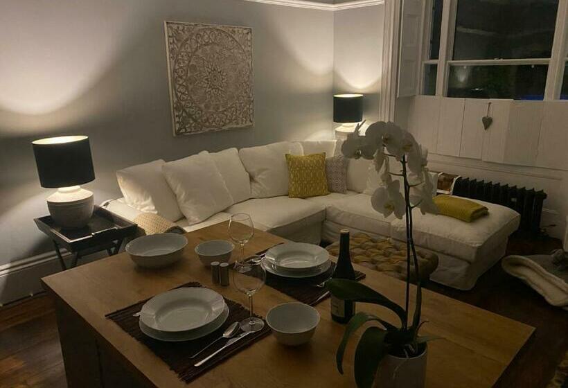 Chic Apt In Central Cheltenham