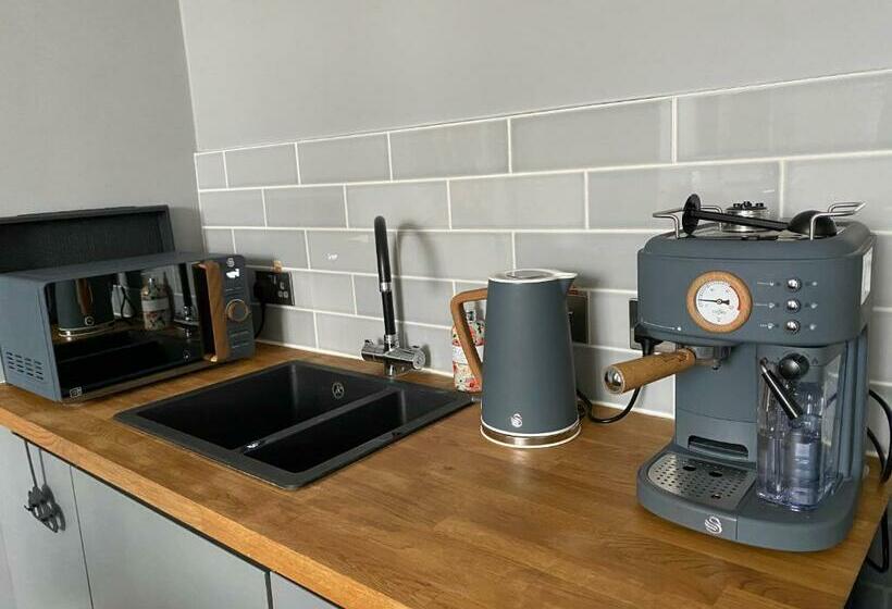 Chic Apt In Central Cheltenham