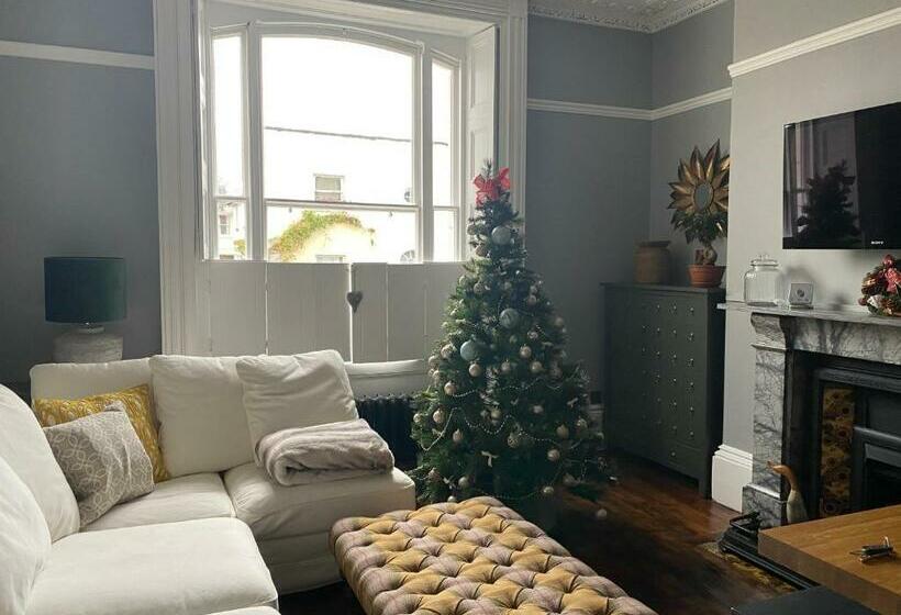 Chic Apt In Central Cheltenham