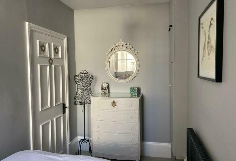 Chic Apt In Central Cheltenham