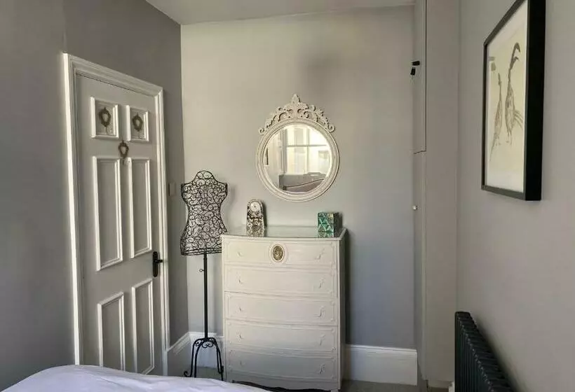 Chic Apt In Central Cheltenham