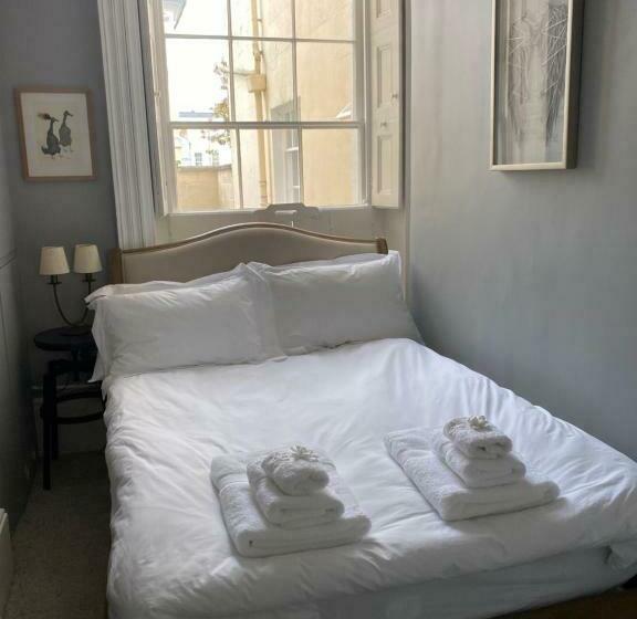 Chic Apt In Central Cheltenham