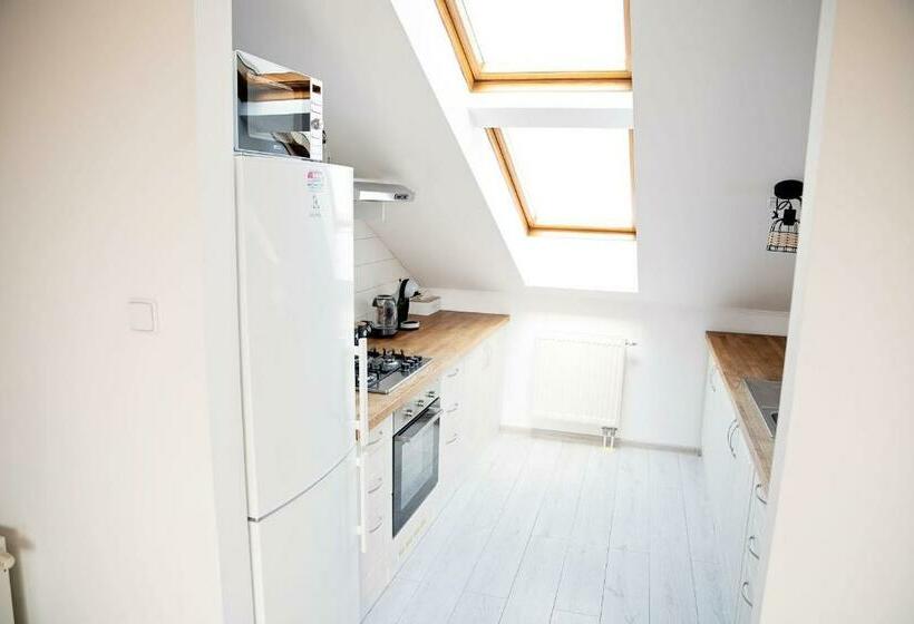 Cozy Modern Apartment In The Old Town Hlavna Street