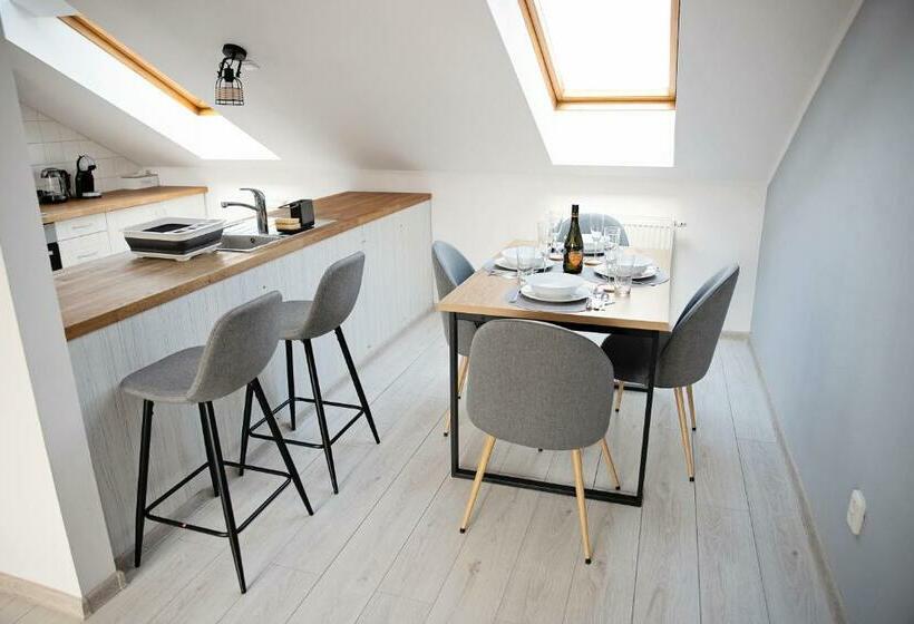 Cozy Modern Apartment In The Old Town Hlavna Street