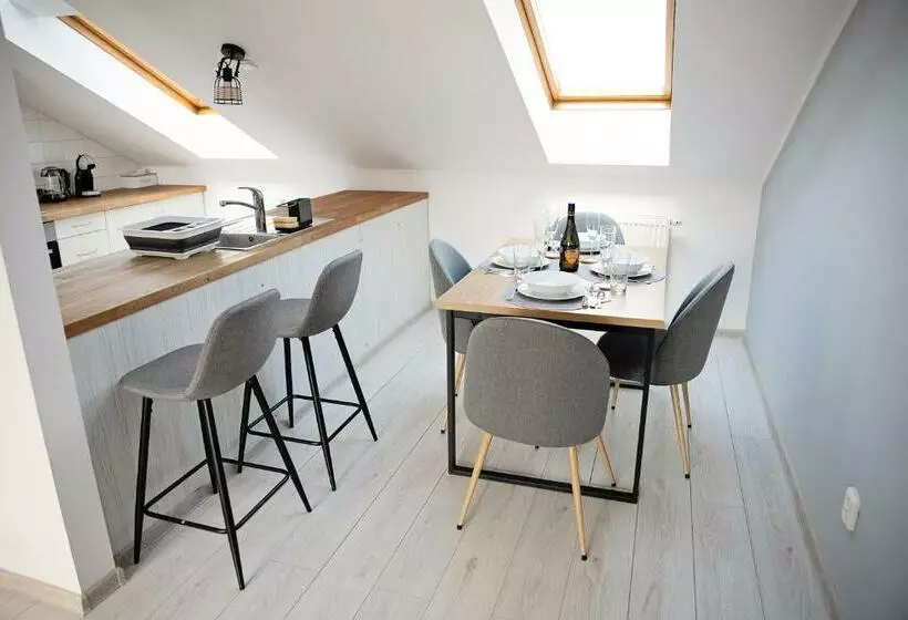Cozy Modern Apartment In The Old Town   Hlavna Street
