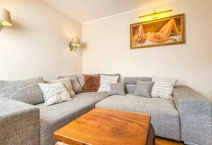 Luxuriöses Apartment Mit Parkplatz   Klimaanlage  Netflix