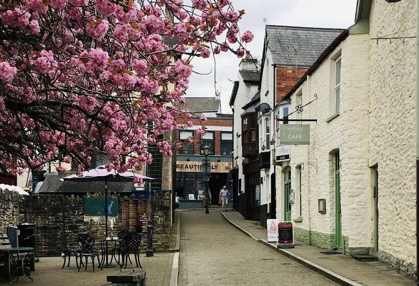 The Art Attic A Stylish Boutique Apartment