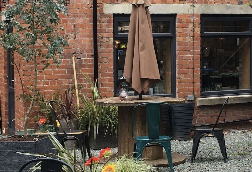 The Art Attic A Stylish Boutique Apartment