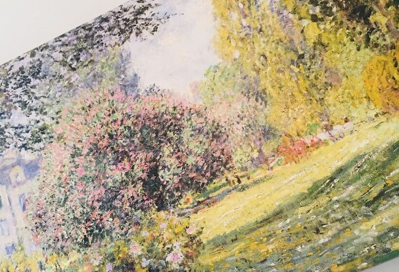 The Art Attic A Stylish Boutique Apartment