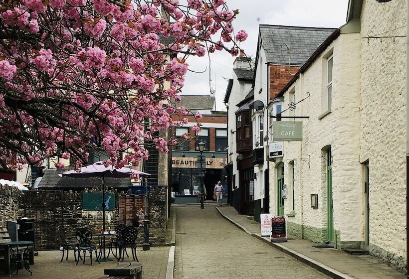 The Art Attic A Stylish Boutique Apartment