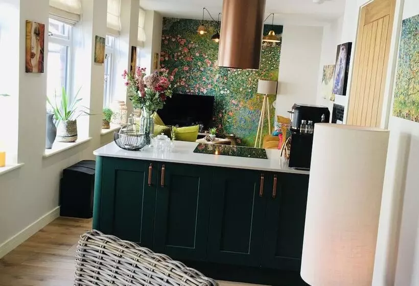 The Art Attic A Stylish Boutique Apartment