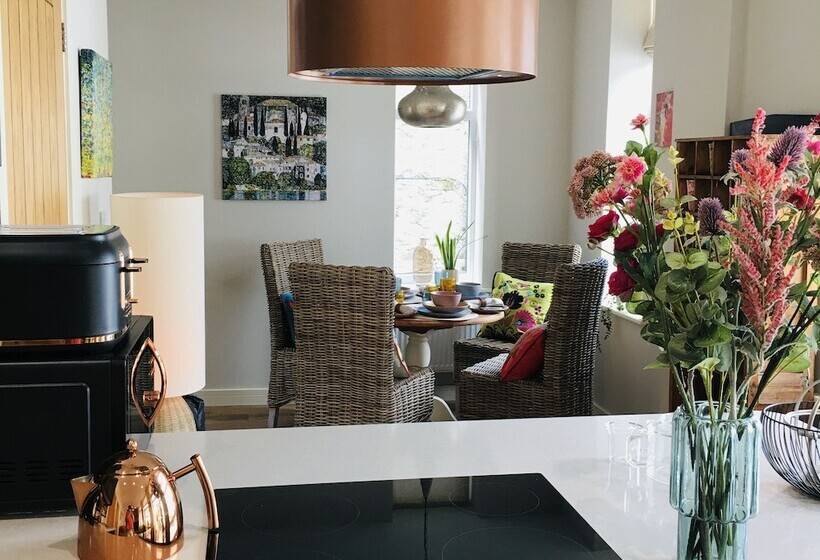 The Art Attic A Stylish Boutique Apartment