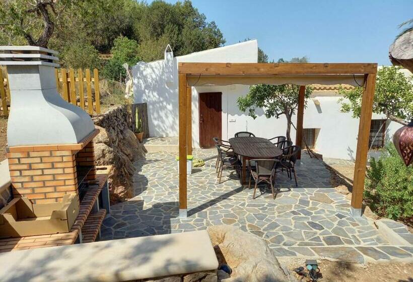 Casa Rural Can Rotes Con Jardin Y Barbacoa