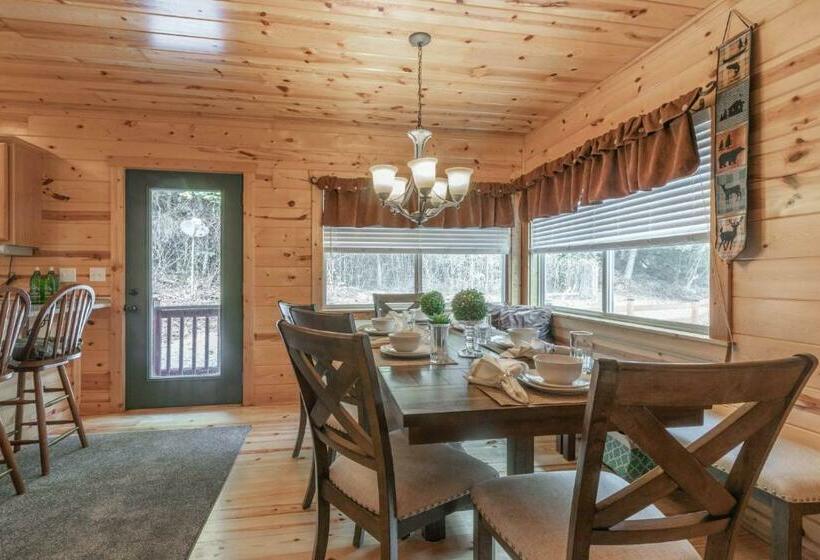 Saltys Cabin In The Clough