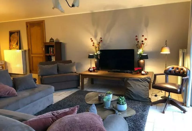 Au Coeur Des Collines, Charmette